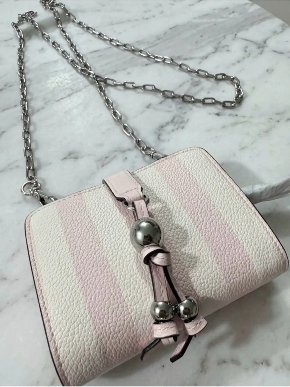 VICTORIA'S SECRET
Convertible Chain Wallet - Picture 2 of 4